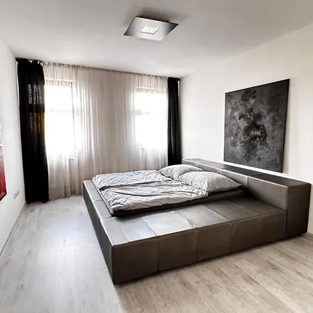 Moderny 156 M2 V Blizkosti Bratislavskeho Hradu